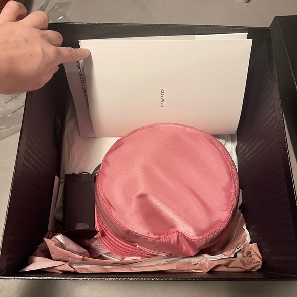 BRAND NEW BUCKET HAT.

NEVER WORN - Picture 3 of 9